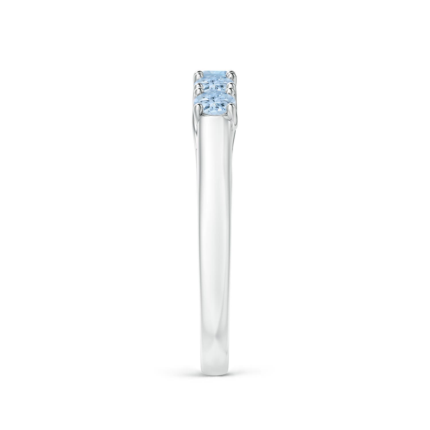 AA - Aquamarine / 0.4 CT / 14 KT White Gold