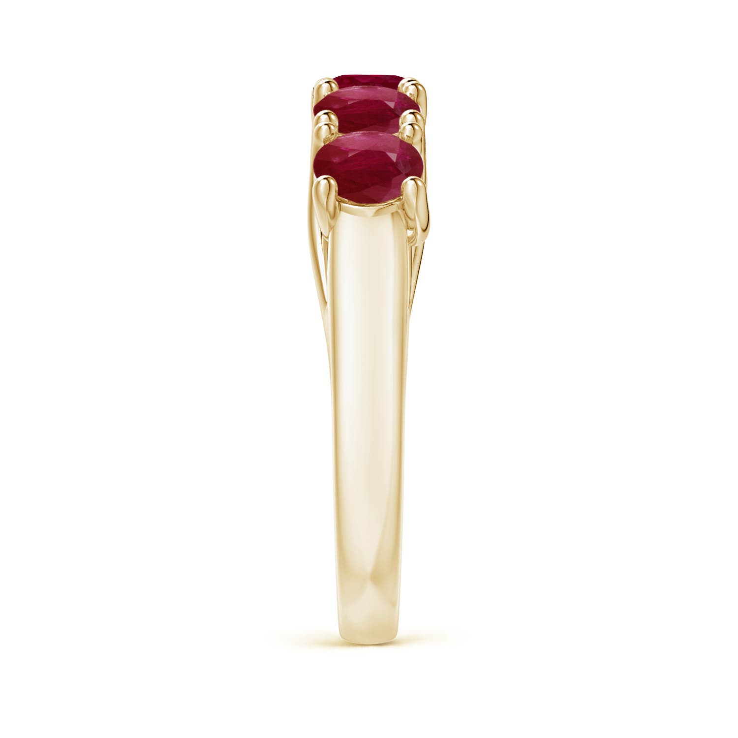 A - Ruby / 2.2 CT / 14 KT Yellow Gold