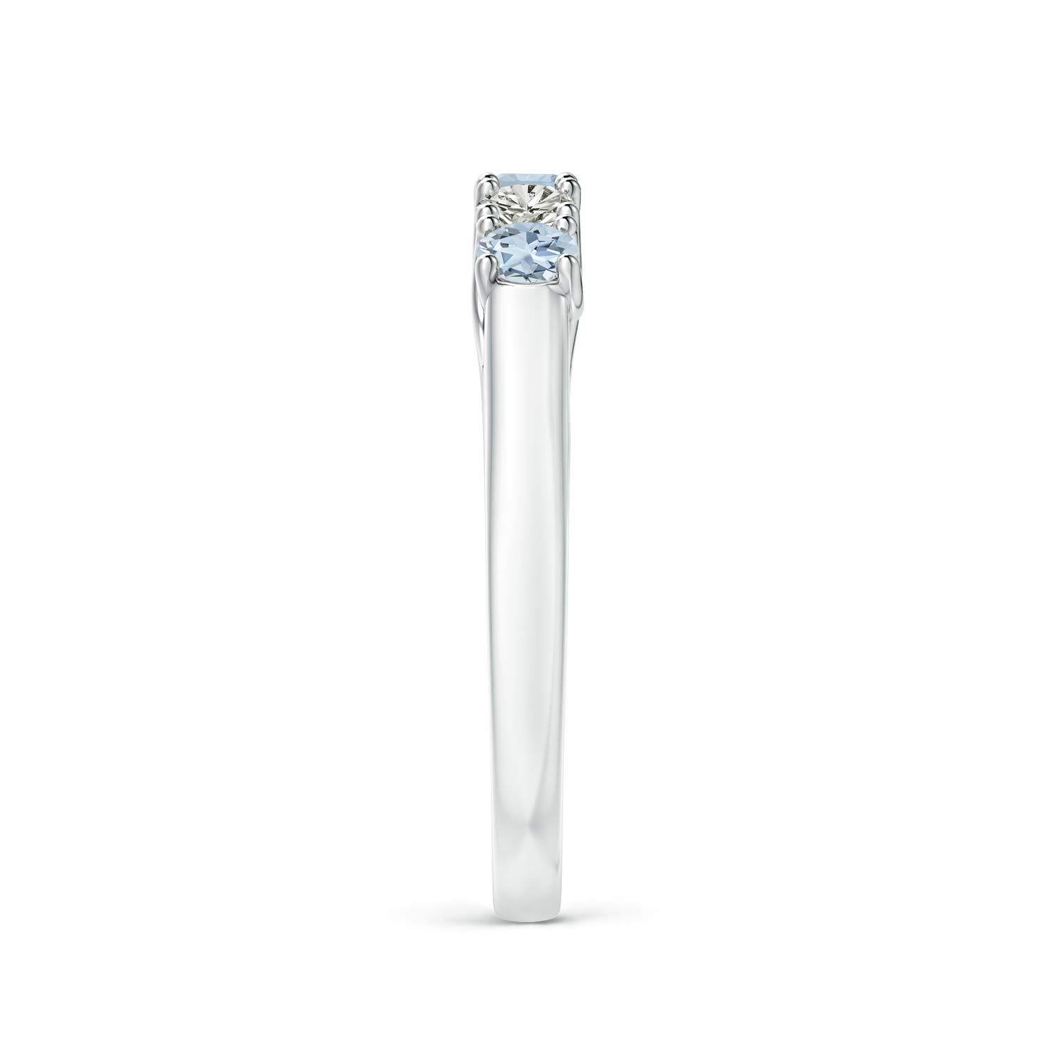 A - Aquamarine / 0.41 CT / 14 KT White Gold