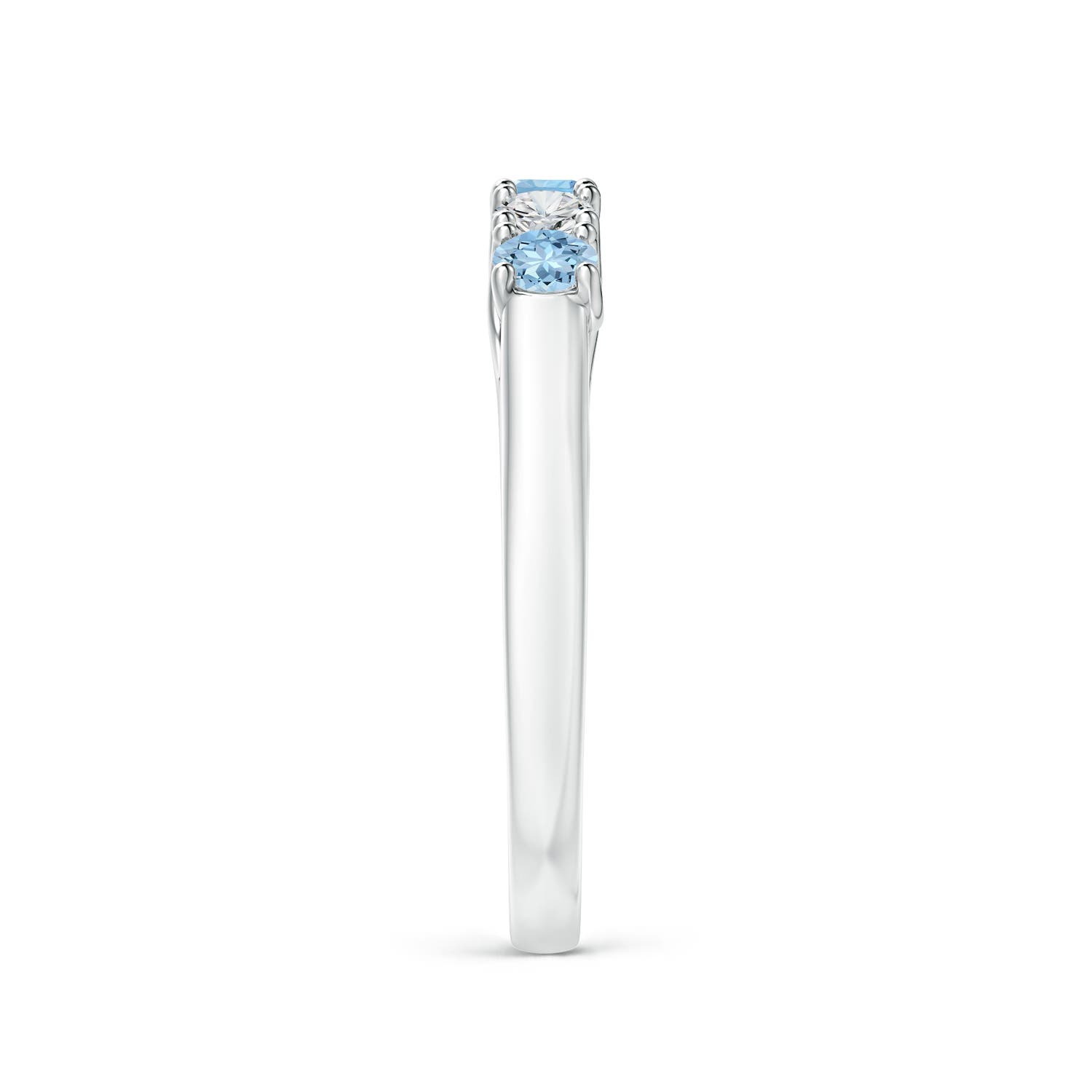 AAA - Aquamarine / 0.41 CT / 14 KT White Gold