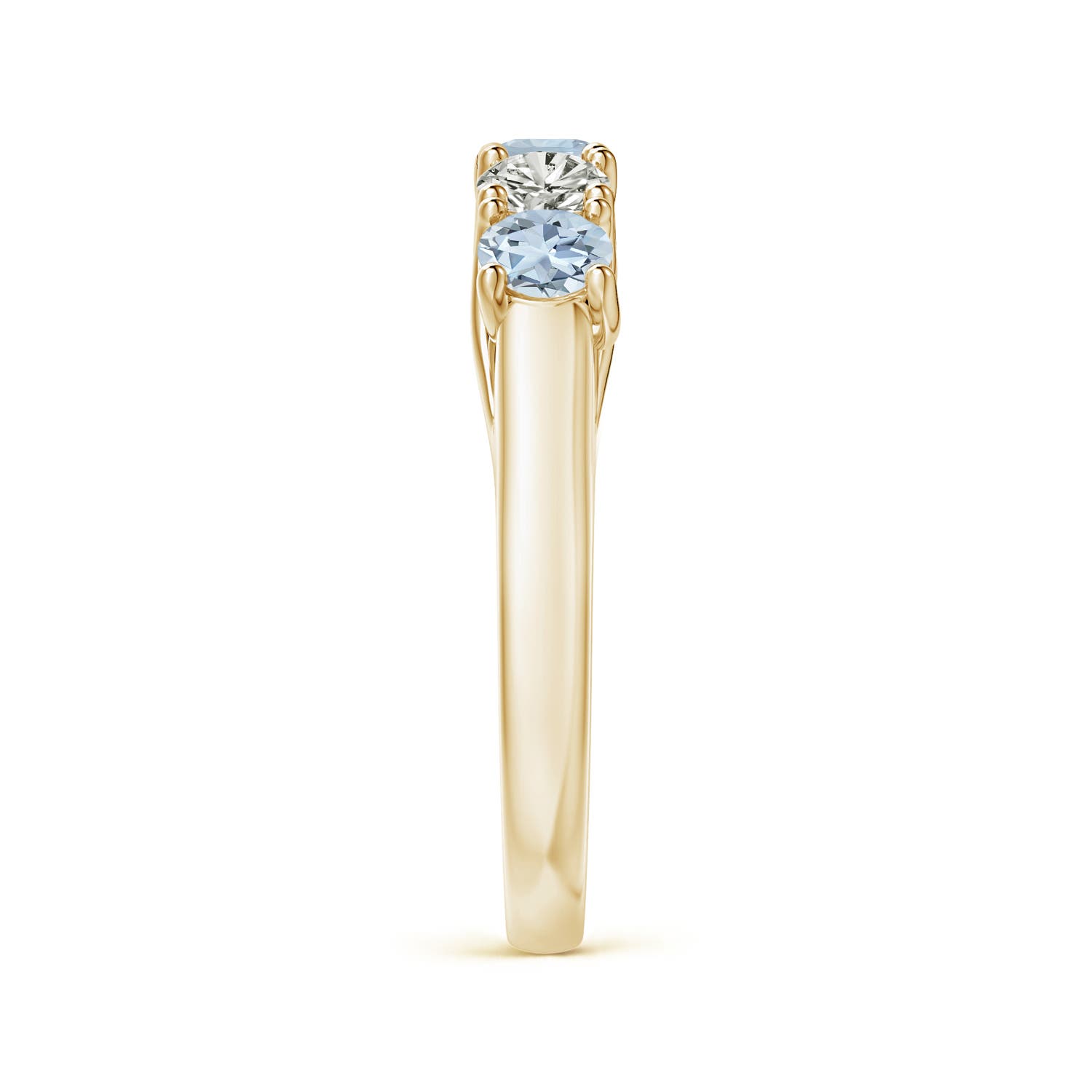 A - Aquamarine / 0.94 CT / 14 KT Yellow Gold