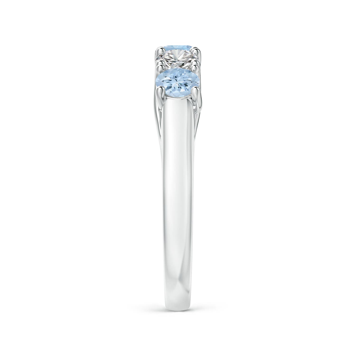 AA - Aquamarine / 0.94 CT / 14 KT White Gold