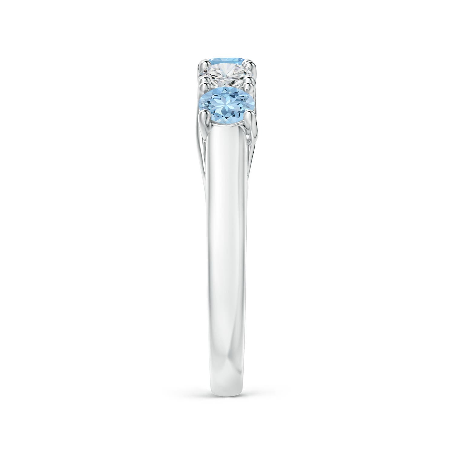 AAA - Aquamarine / 0.94 CT / 14 KT White Gold