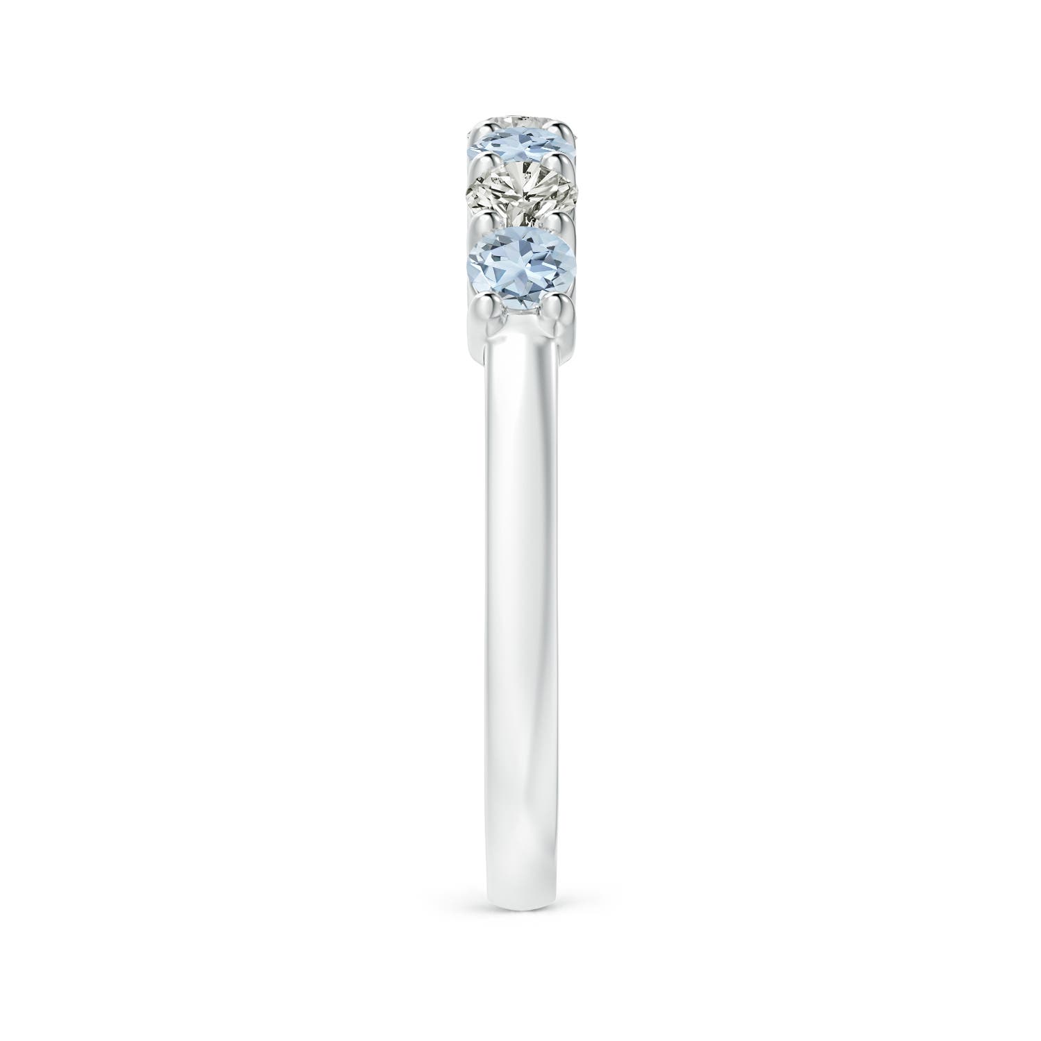 A - Aquamarine / 0.72 CT / 14 KT White Gold