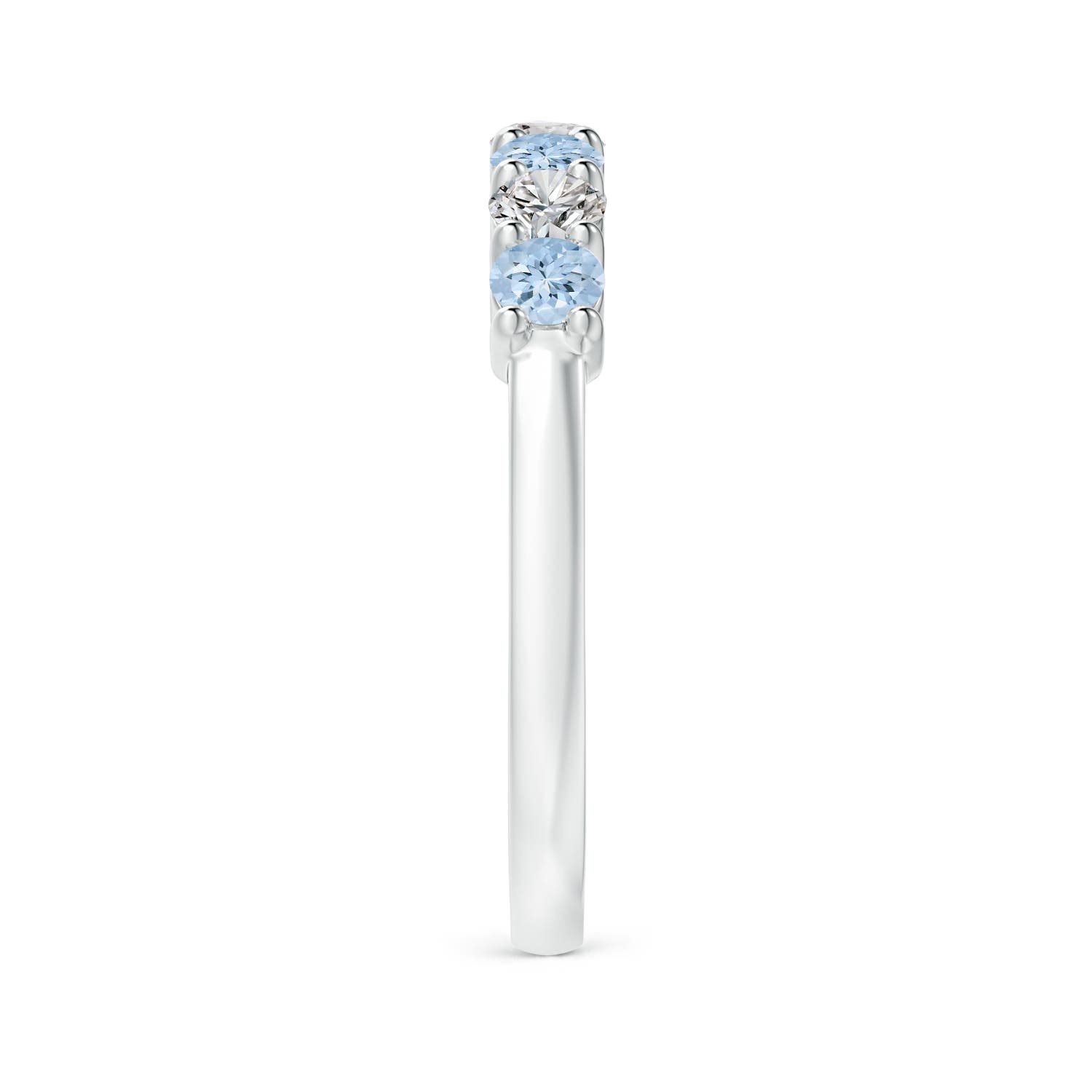 AA - Aquamarine / 0.72 CT / 14 KT White Gold