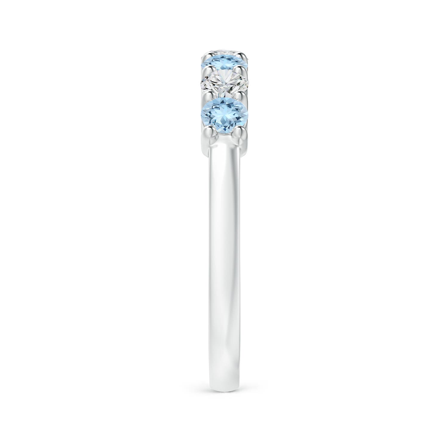 AAA - Aquamarine / 0.72 CT / 14 KT White Gold