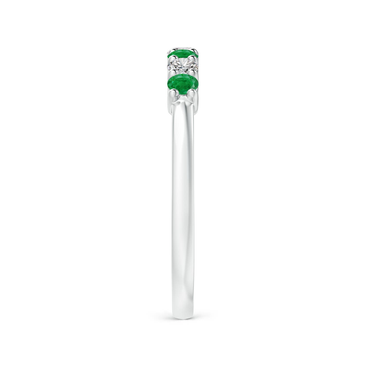 AA - Emerald / 0.46 CT / 14 KT White Gold