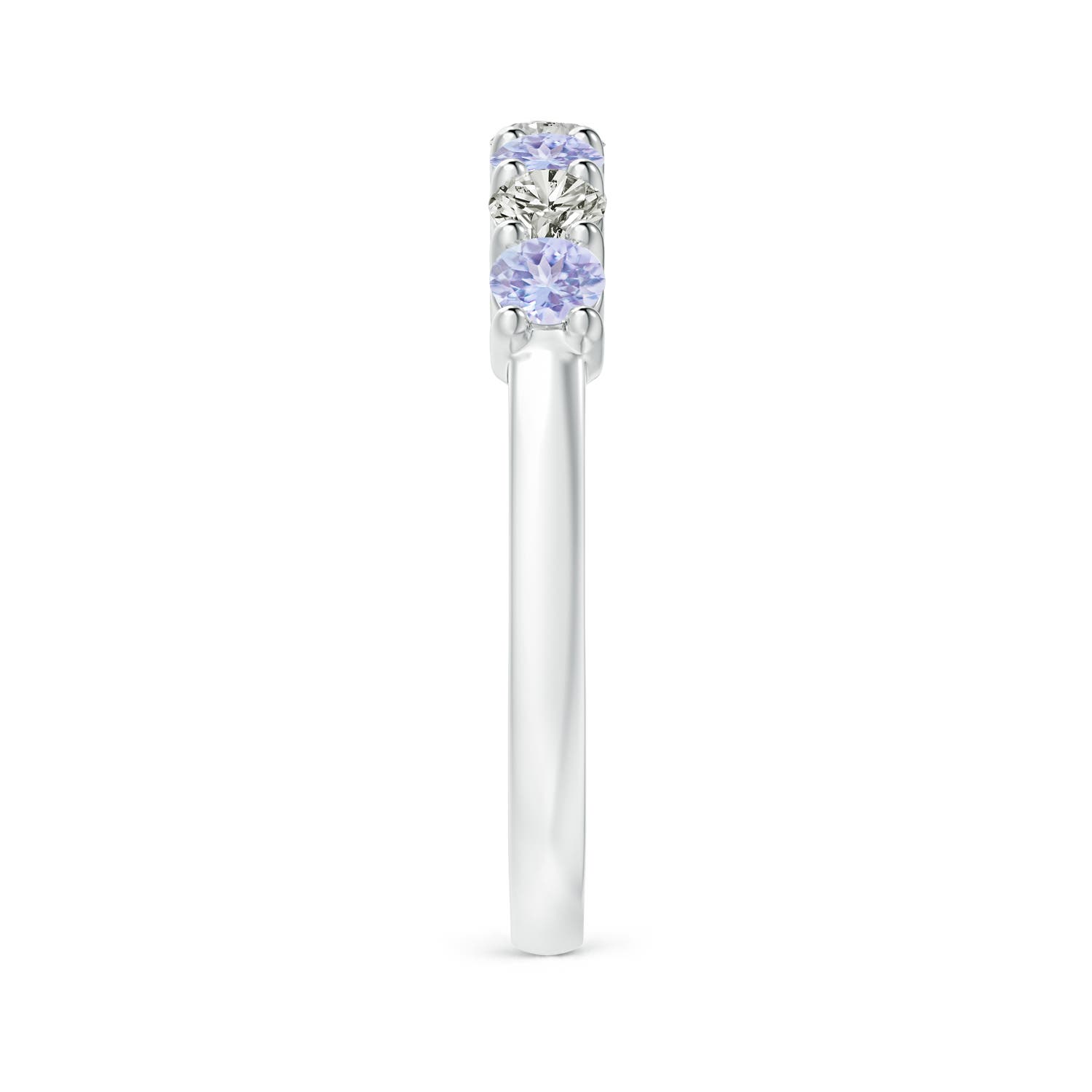 A - Tanzanite / 0.72 CT / 14 KT White Gold