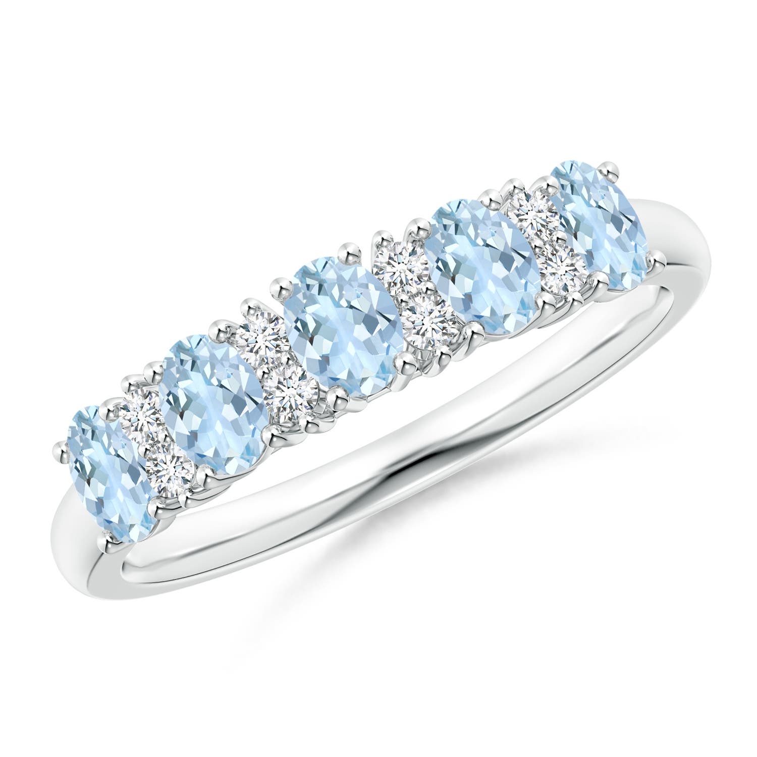 AA - Aquamarine / 0.86 CT / 14 KT White Gold