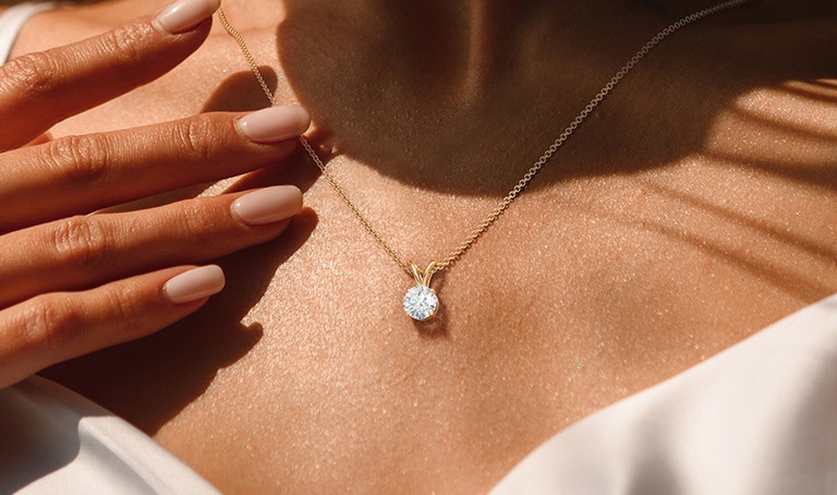 Upgrade Your Look With 1-Carat Diamond Pendant Necklaces