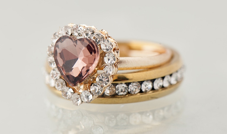 Choosing the Best Heart Engagement Ring With a Wedding Band