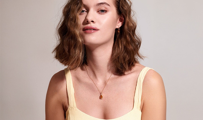 How to Accessorize the Butter Yellow Trend Like a Style Pro