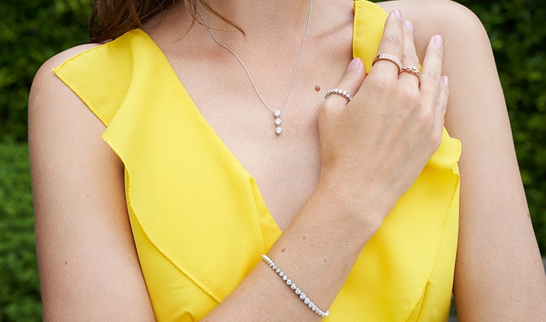 The Ultimate Guide to Diamond Pendants and Necklaces