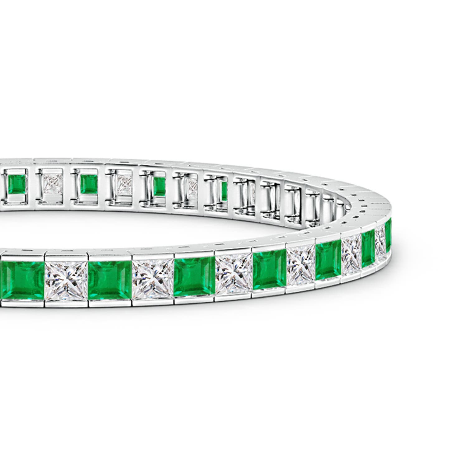 AA - Emerald / 8.98 CT / 14 KT White Gold