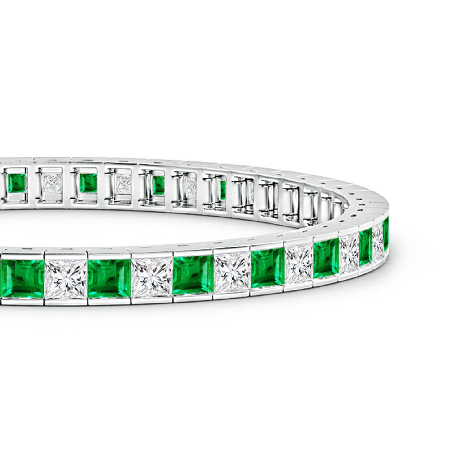 AAA - Emerald / 8.98 CT / 14 KT White Gold