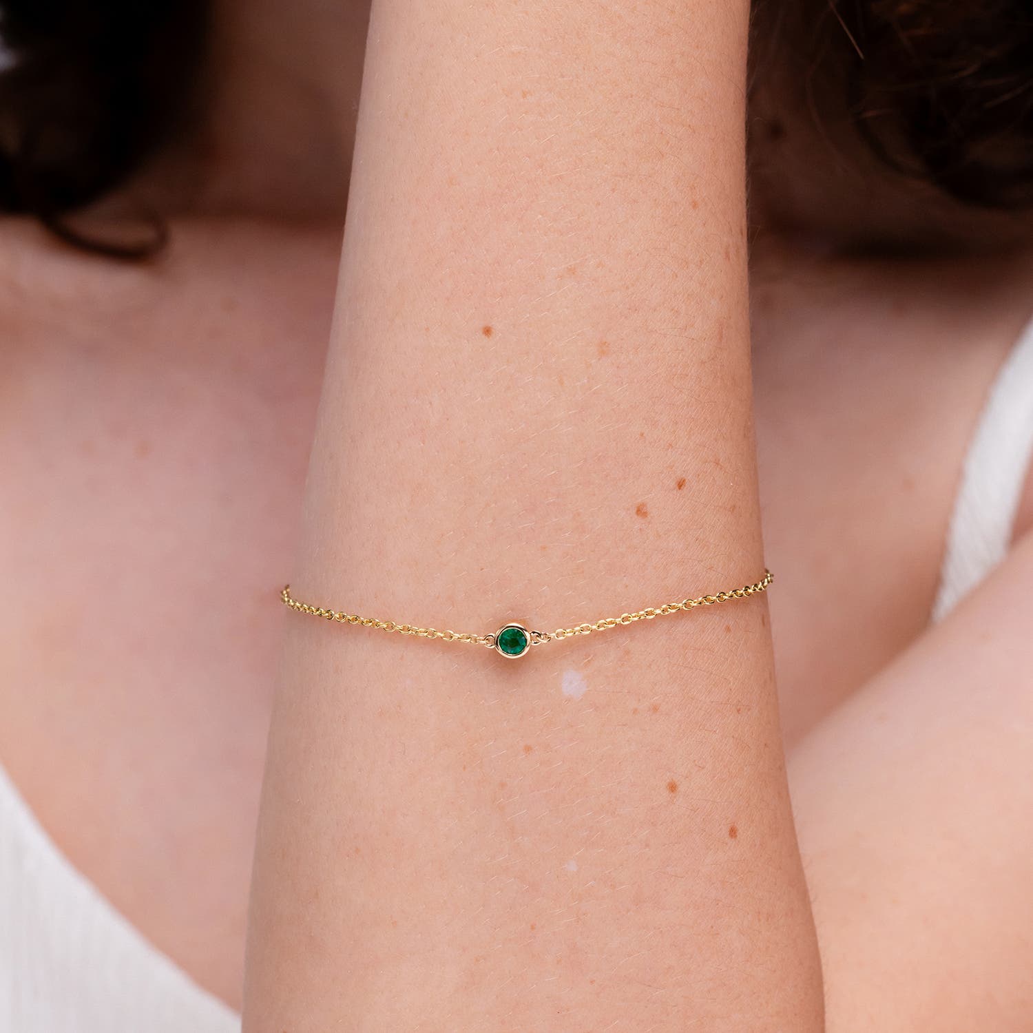 Bezel-Set Round Emerald Chain Bracelet
