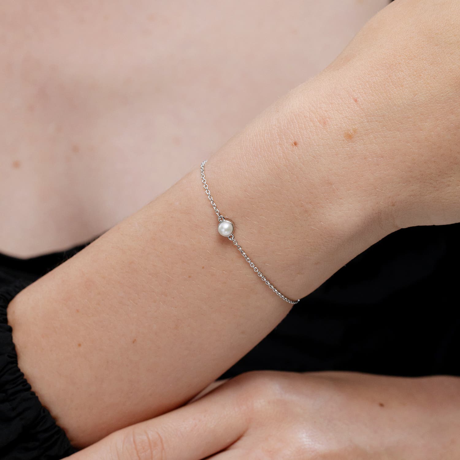 ブレスレット Round Bezel Pearl Balanced Bracelet #9906 Bezel-Set Round Freshwater Pearl Chain Bracelet