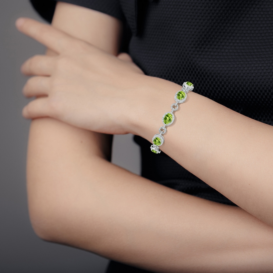 9x7mm AAA Oval Peridot Halo Open Circle Link Bracelet in White Gold brac