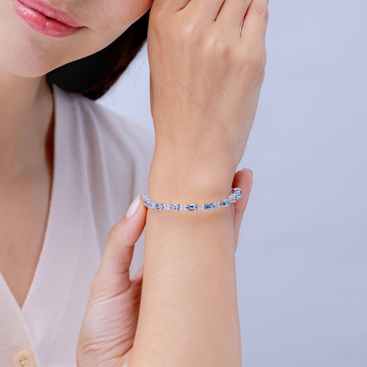 SB0370AQD lifestyle image - lifestyle 3