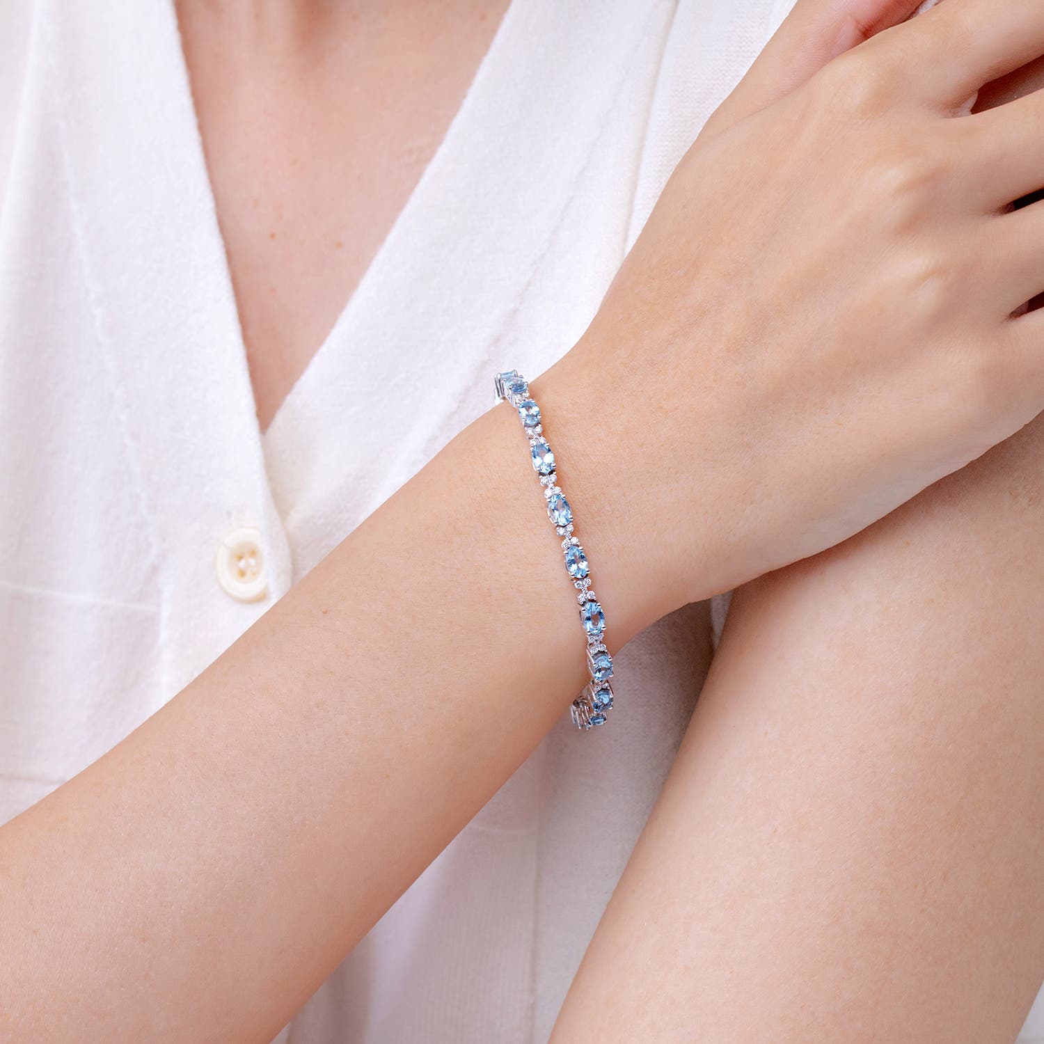 SB0370AQD lifestyle image - lifestyle 4