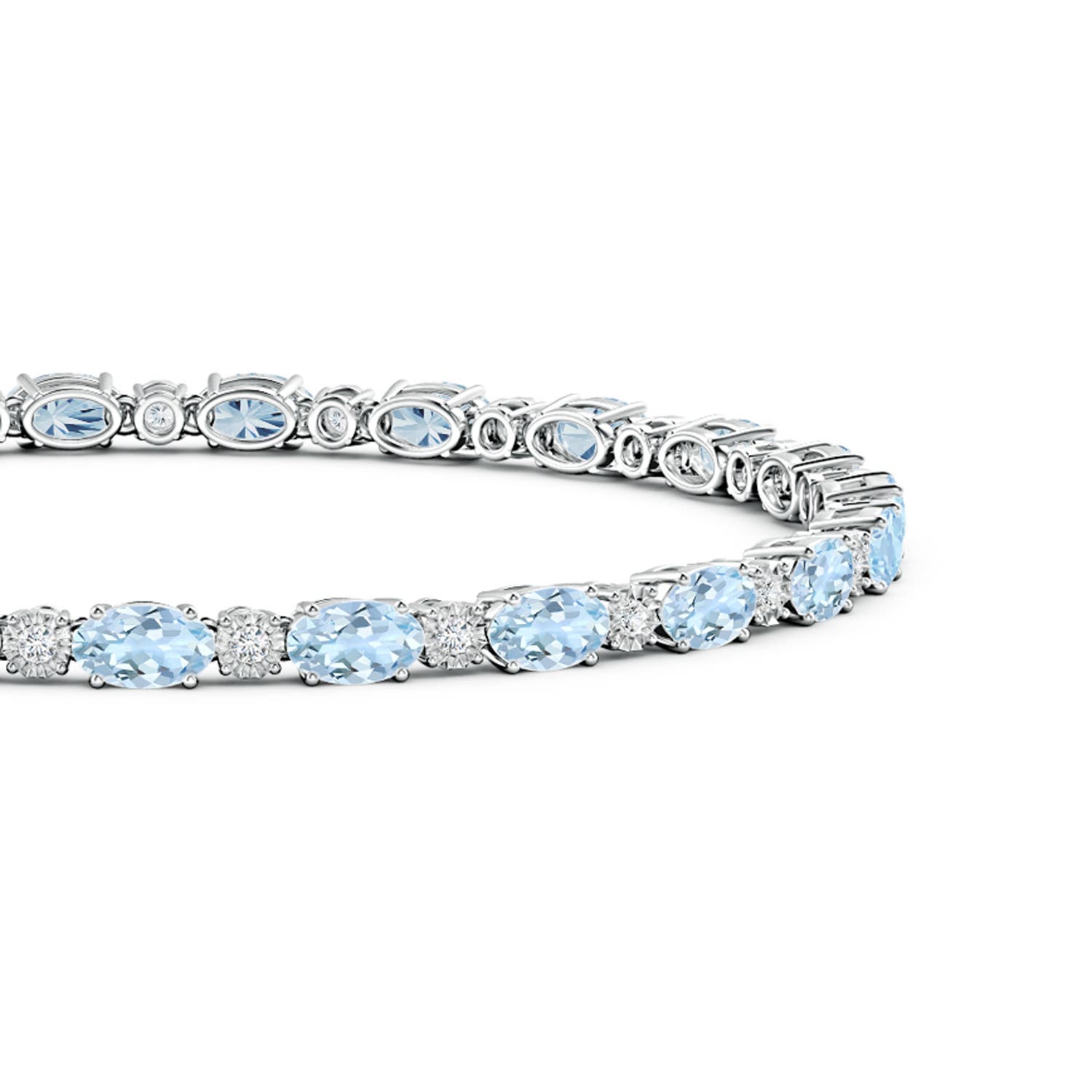 AA - Aquamarine / 4.92 CT / 14 KT White Gold