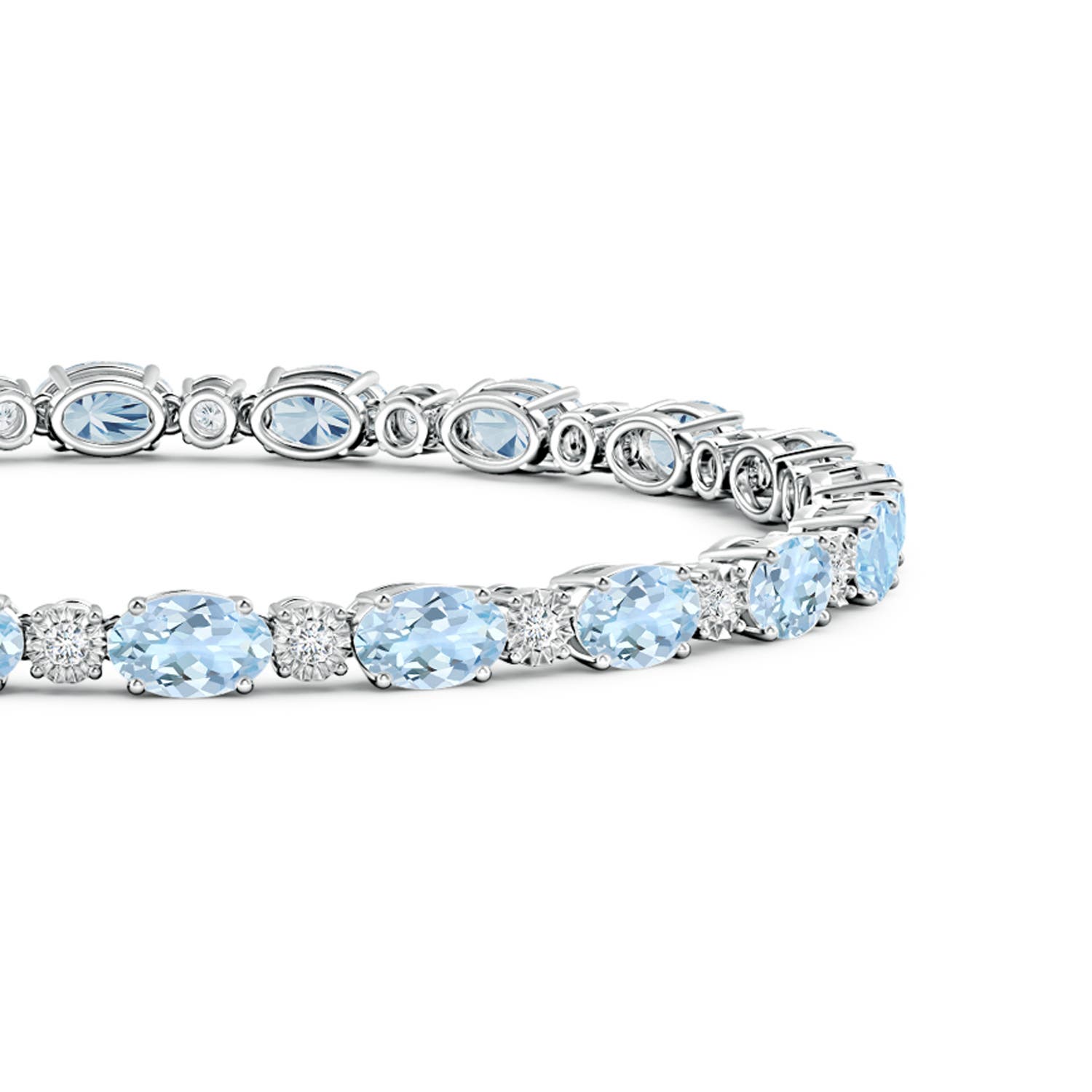 AA - Aquamarine / 8.42 CT / 14 KT White Gold