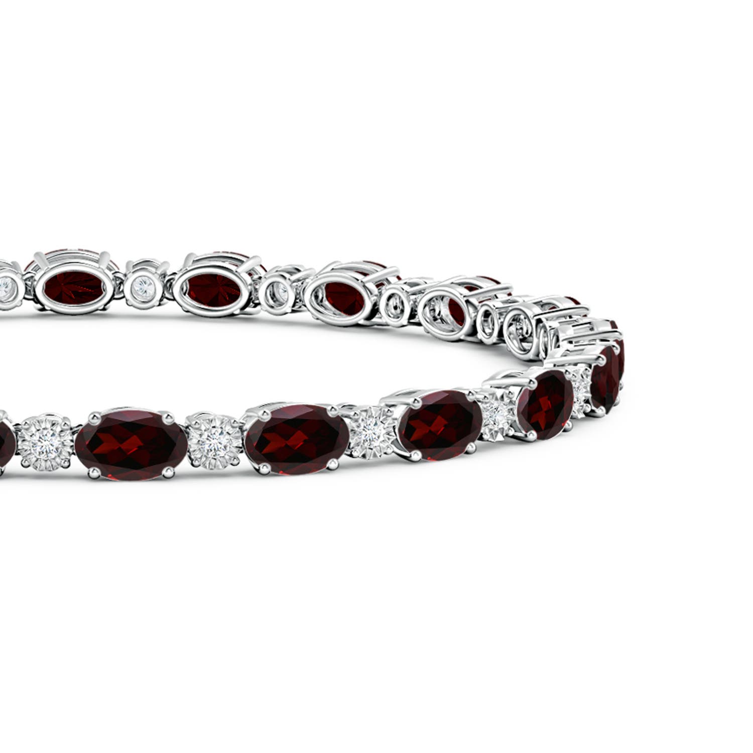 A - Garnet / 11.42 CT / 14 KT White Gold