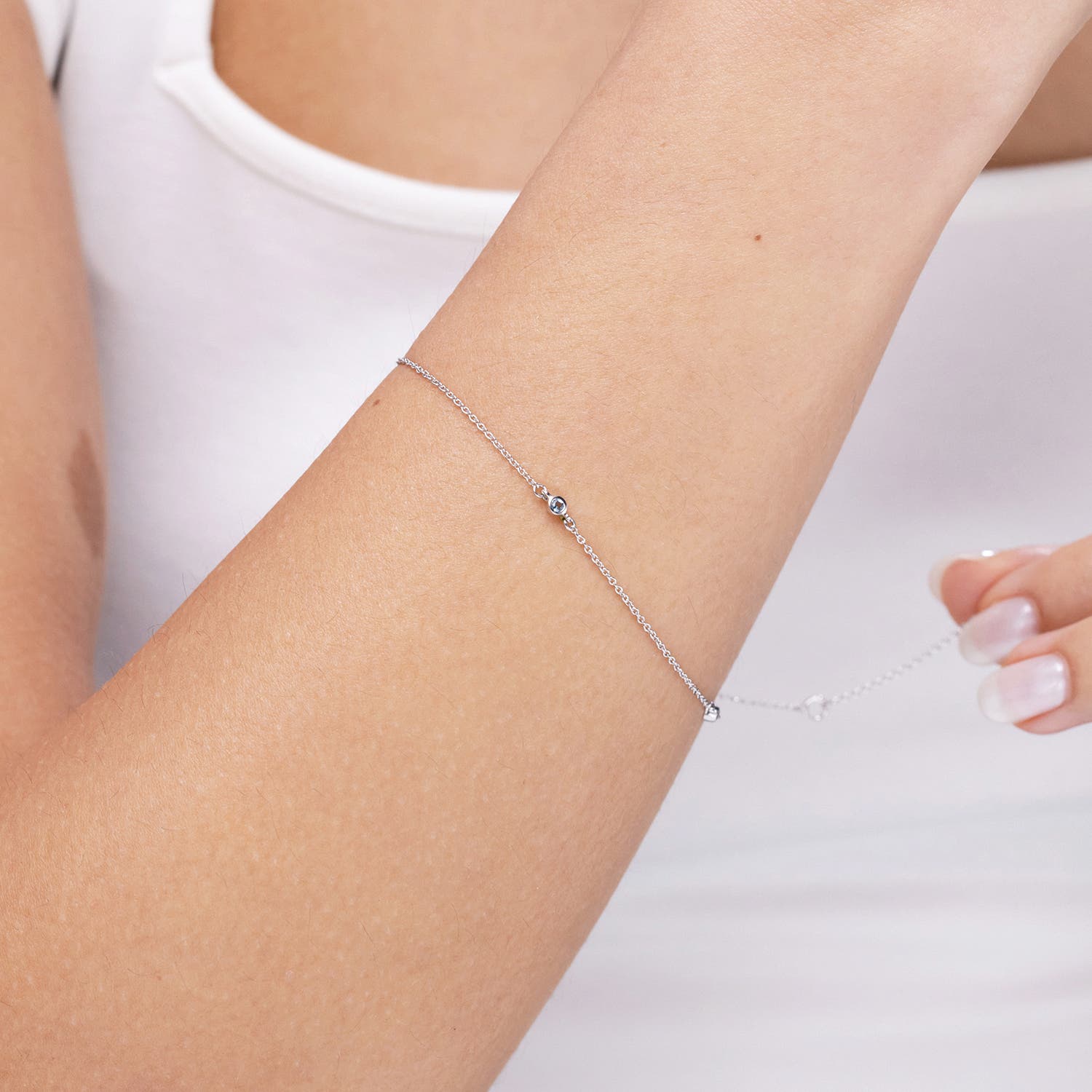 SB0384AQ lifestyle image - lifestyle 3