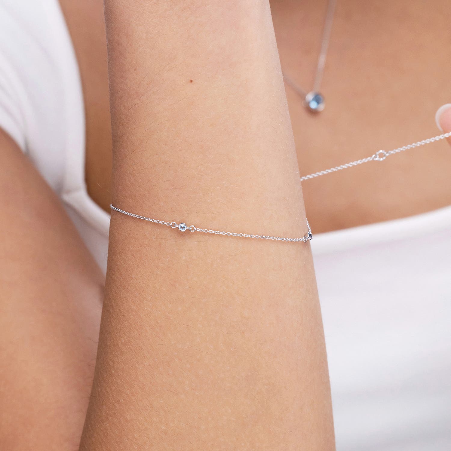 SB0384AQ lifestyle image - lifestyle 4