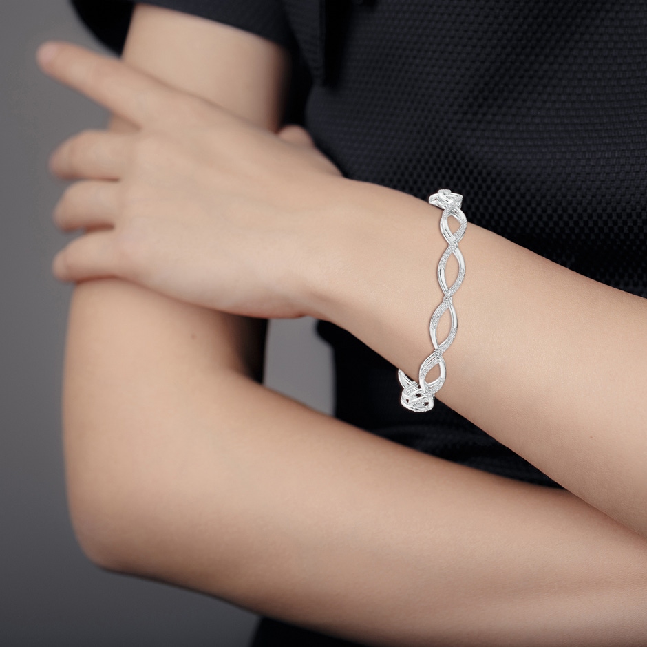 1.3mm HSI2 Diamond Marquise Link Bracelet in White Gold body-bra