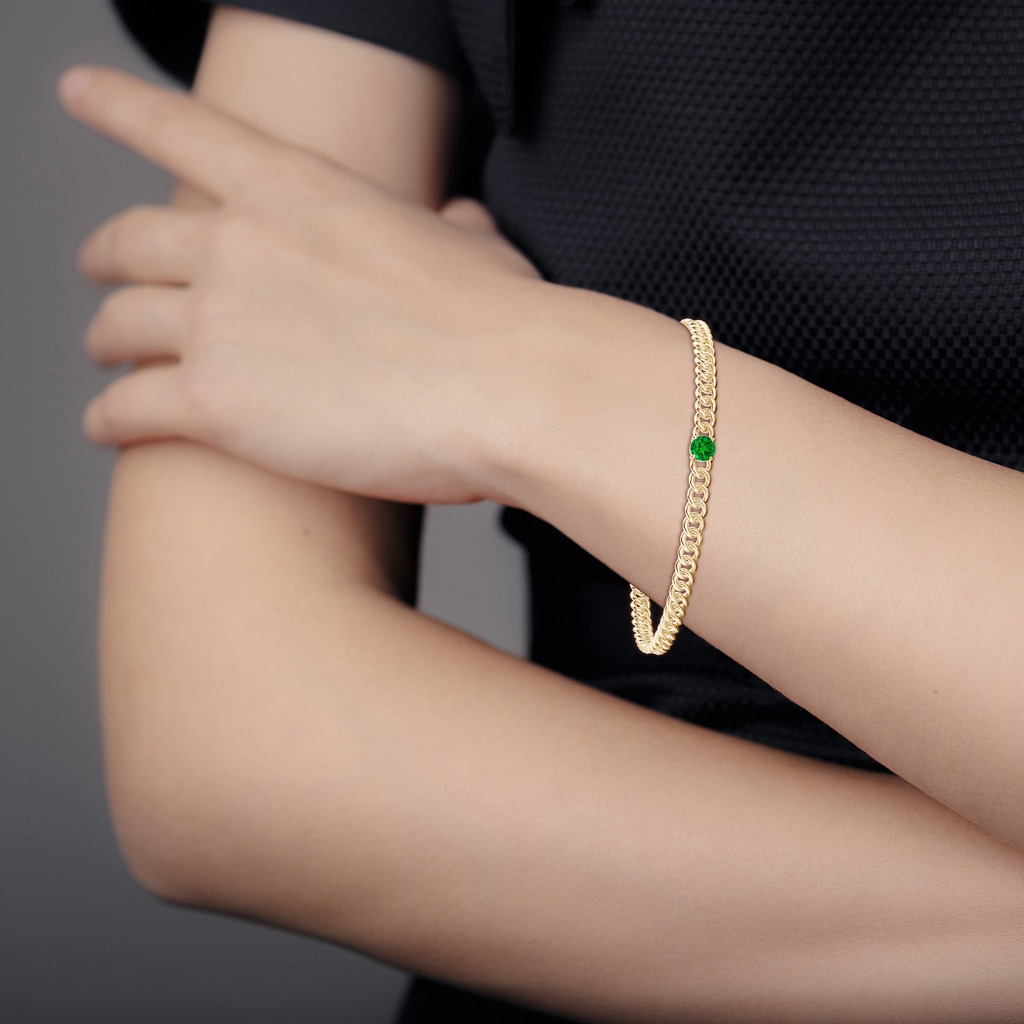 4mm AAAA Solitaire Round Emerald Bracelet in Yellow Gold Body-Bra