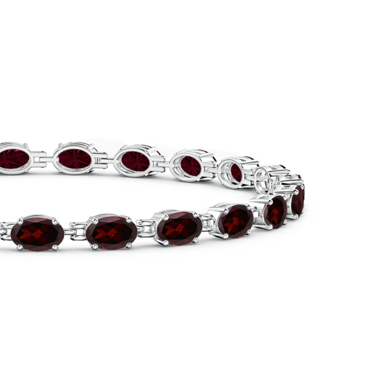 A - Garnet / 12.65 CT / 14 KT White Gold