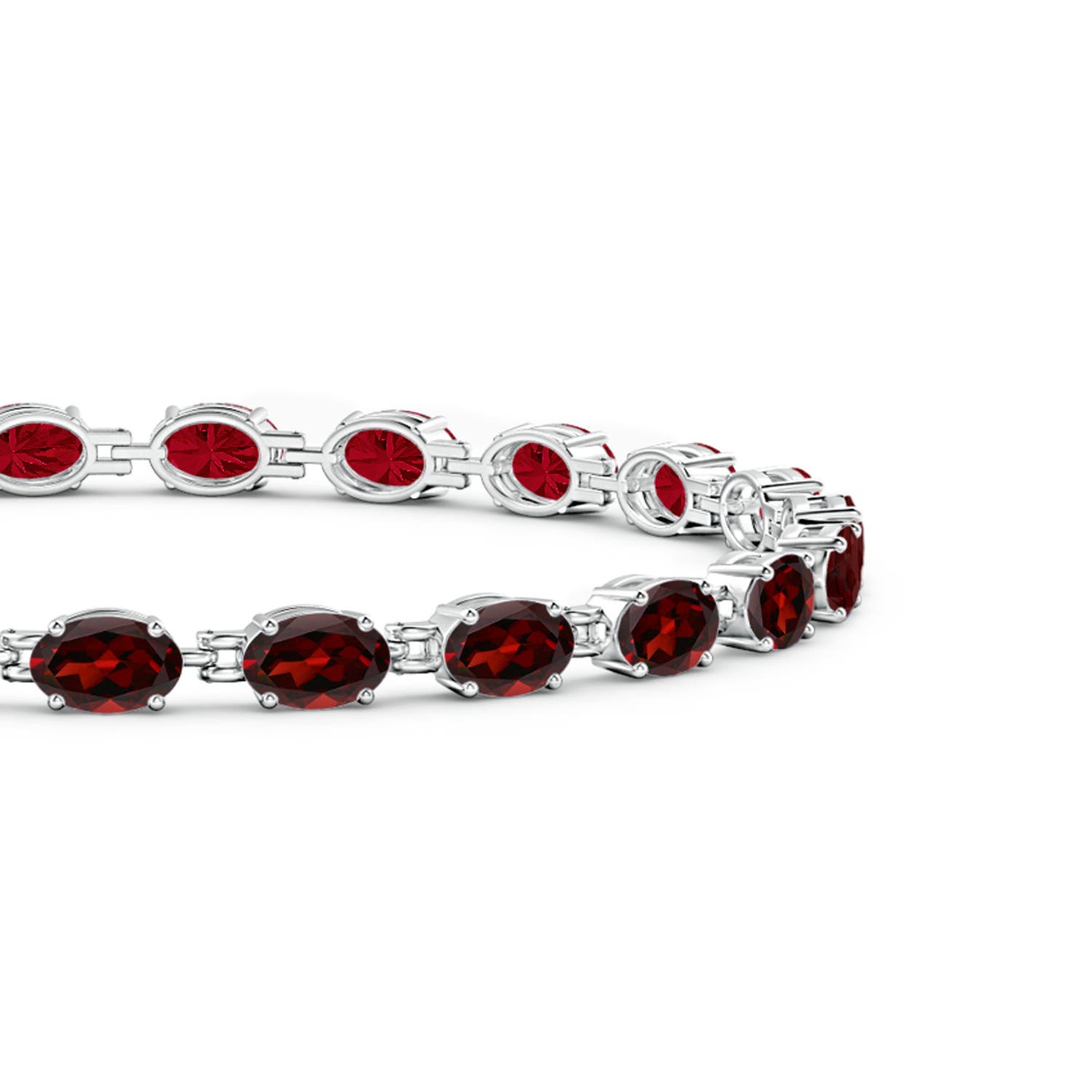 AAA - Garnet / 12.65 CT / 14 KT White Gold