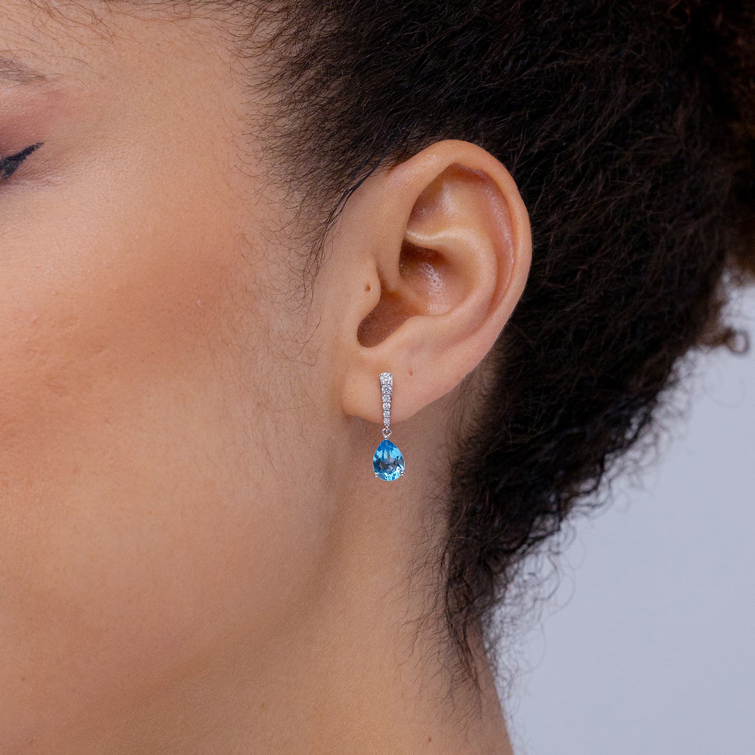 SE1367SBTD lifestyle image - lifestyle 3