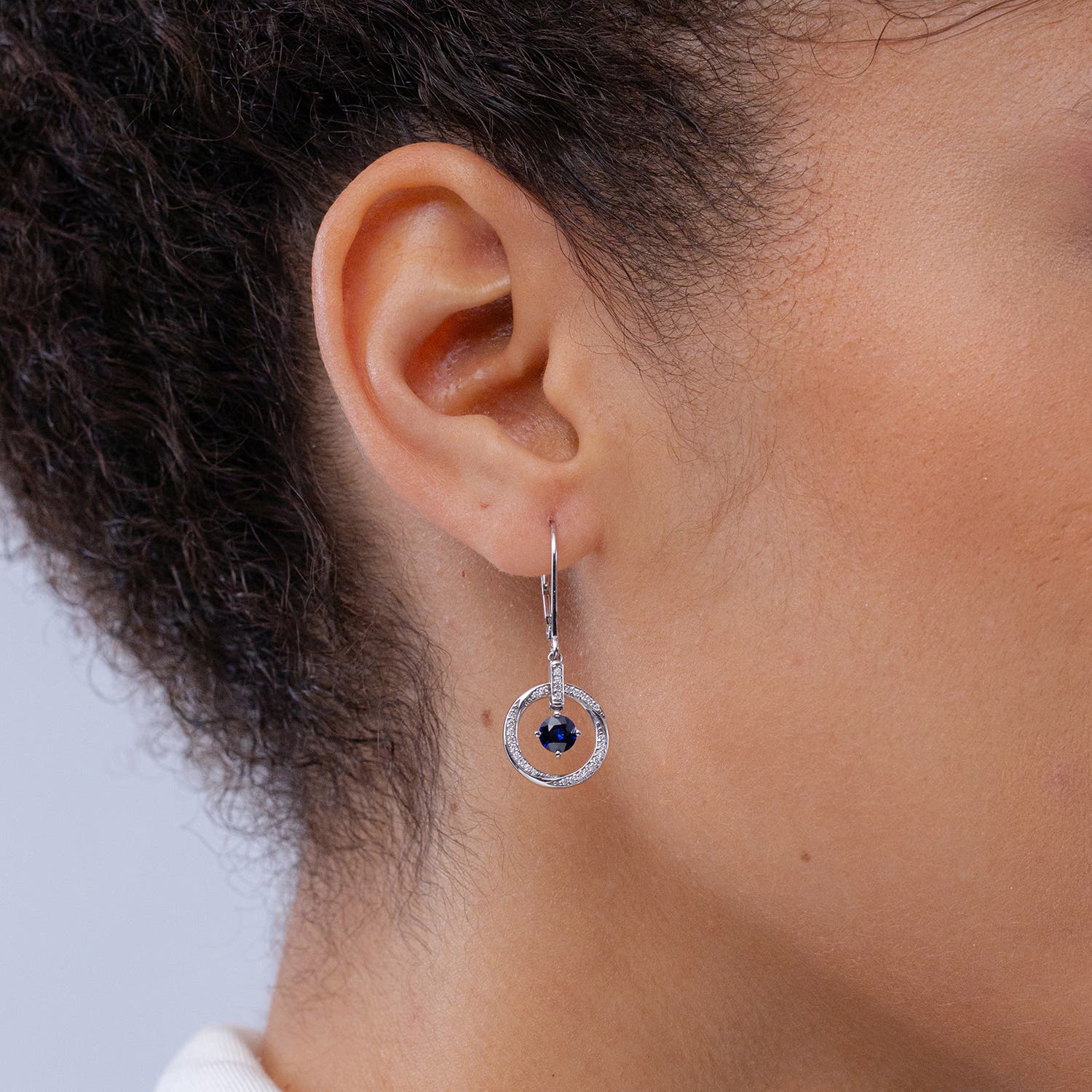 SE1392SD lifestyle image - lifestyle 3