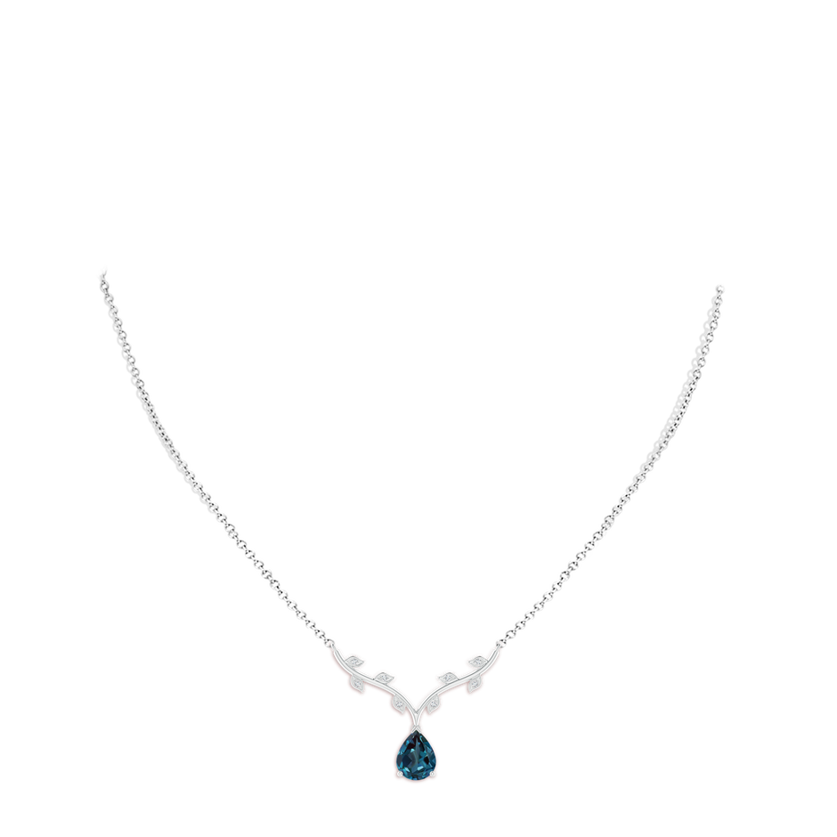 9x6mm Labgrown Pear-Shaped Lab-Grown Alexandrite Necklace with Leaf Motifs in White Gold pen