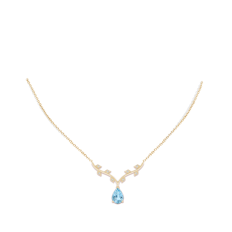 10x7mm AAAA Pear-Shaped Aquamarine Necklace with Leaf Motifs in Yellow Gold pen