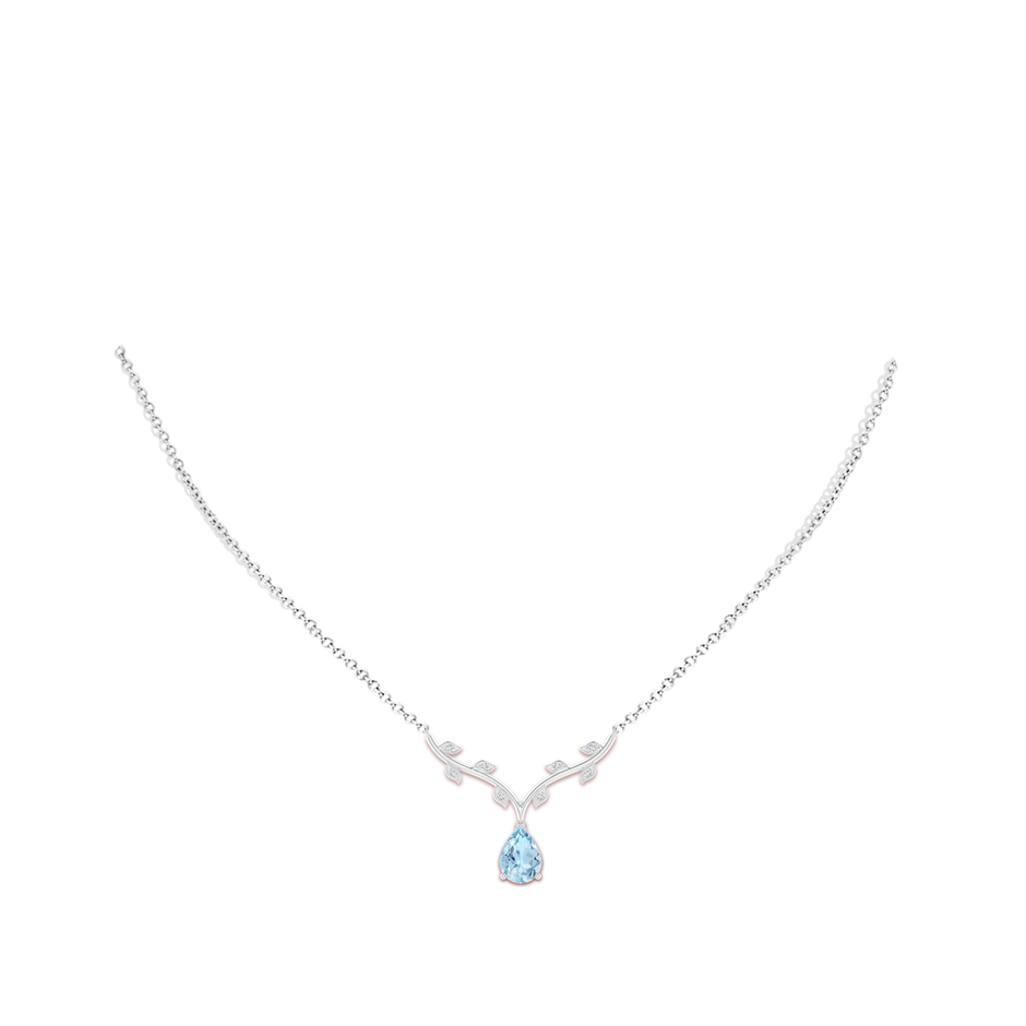 8x6mm AAA Pear-Shaped Aquamarine Necklace with Leaf Motifs in White Gold pen