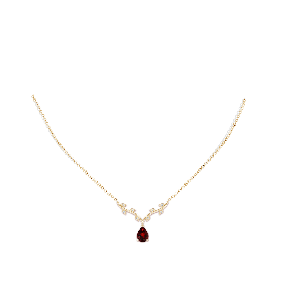 8x6mm AAA Pear-Shaped Garnet Necklace with Leaf Motifs in Yellow Gold body-neck