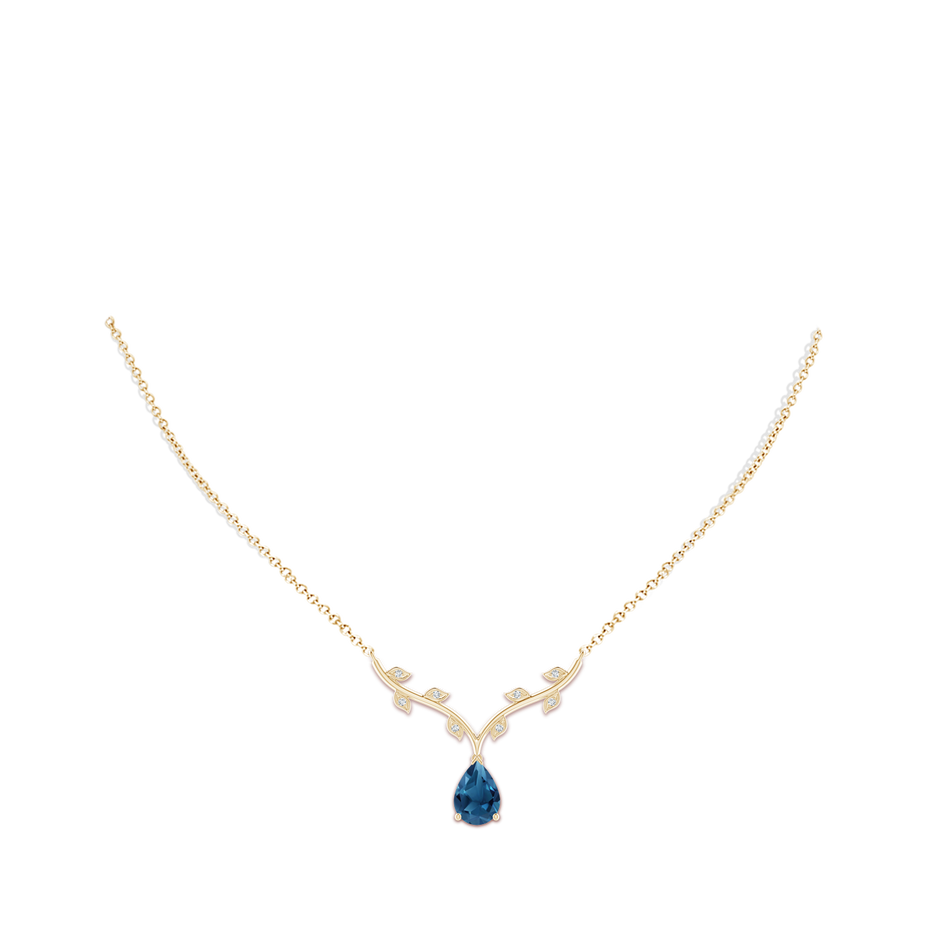 10x7mm AA Pear-Shaped London Blue Topaz Necklace with Leaf Motifs in Yellow Gold pen