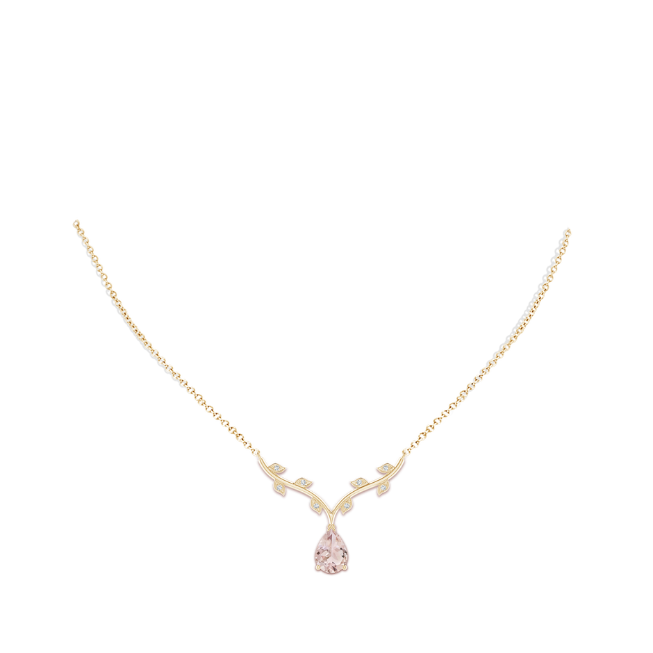 10x7mm A Pear-Shaped Morganite Necklace with Leaf Motifs in Yellow Gold pen