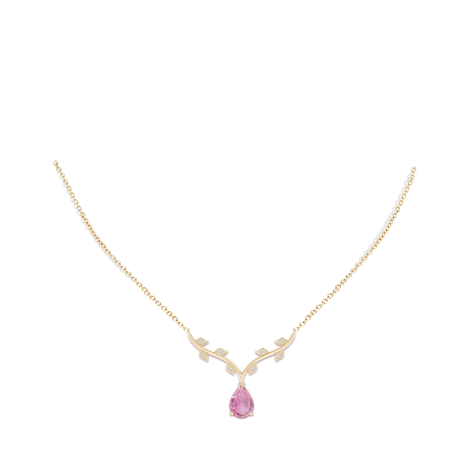 10x7mm A Pear-Shaped Pink Tourmaline Necklace with Leaf Motifs in Yellow Gold body-neck