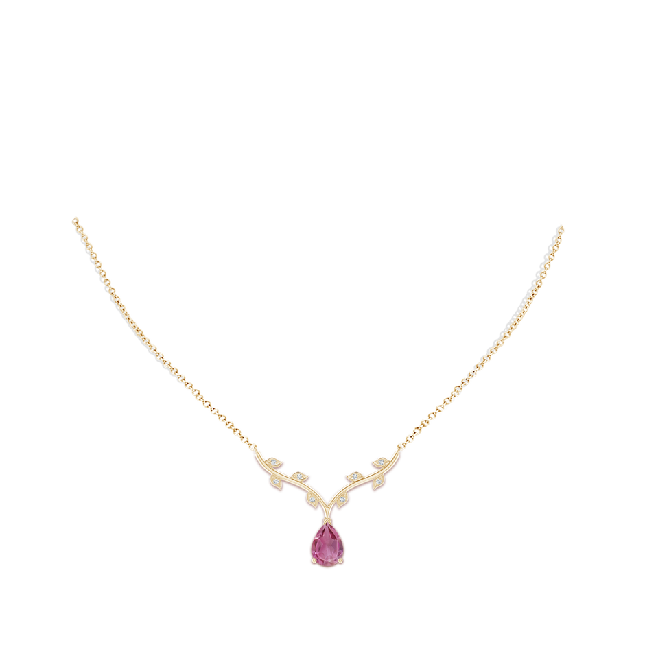 10x7mm AAA Pear-Shaped Pink Tourmaline Necklace with Leaf Motifs in Yellow Gold pen