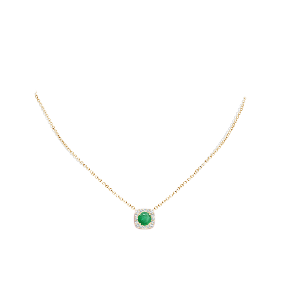 7mm A Round Emerald Pendant with Cushion Halo in Yellow Gold body-neck