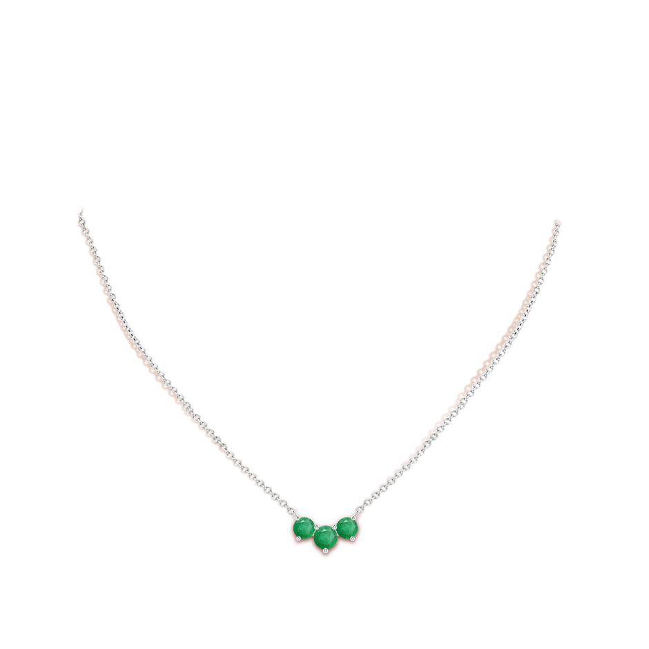 6mm A Classic Trio Round Emerald Necklace in White Gold pen