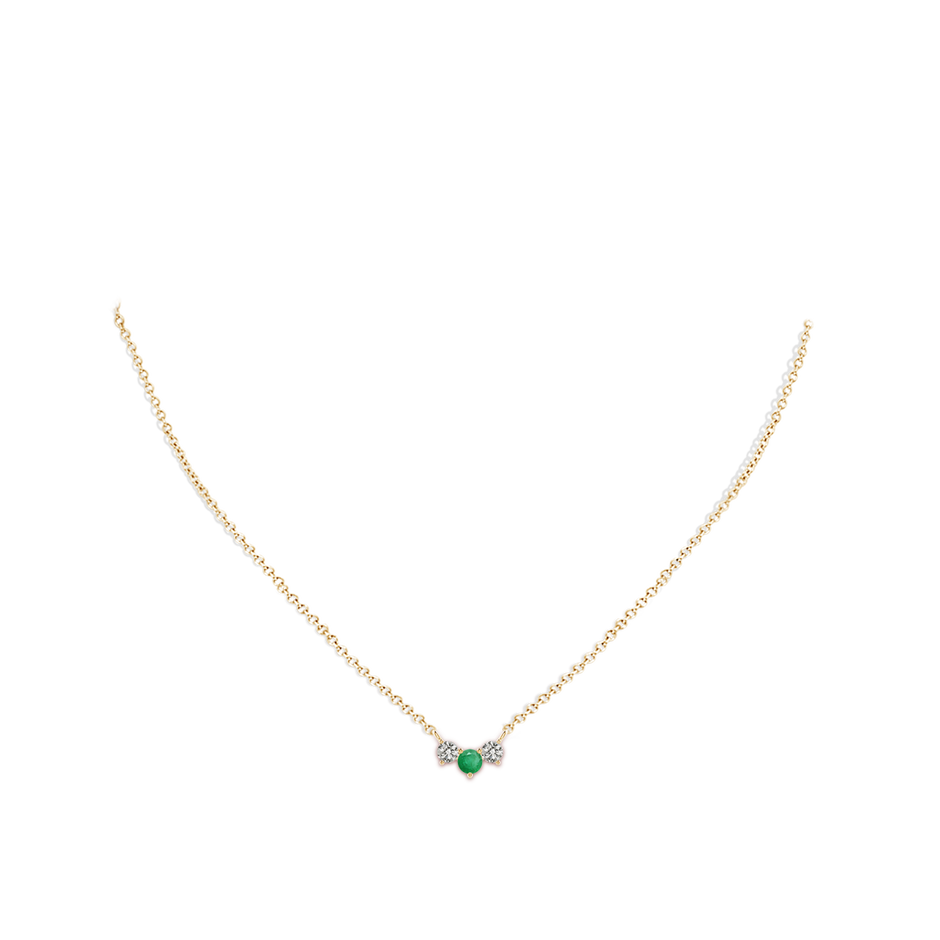 4mm A Classic Emerald and Diamond Necklace in Yellow Gold pen