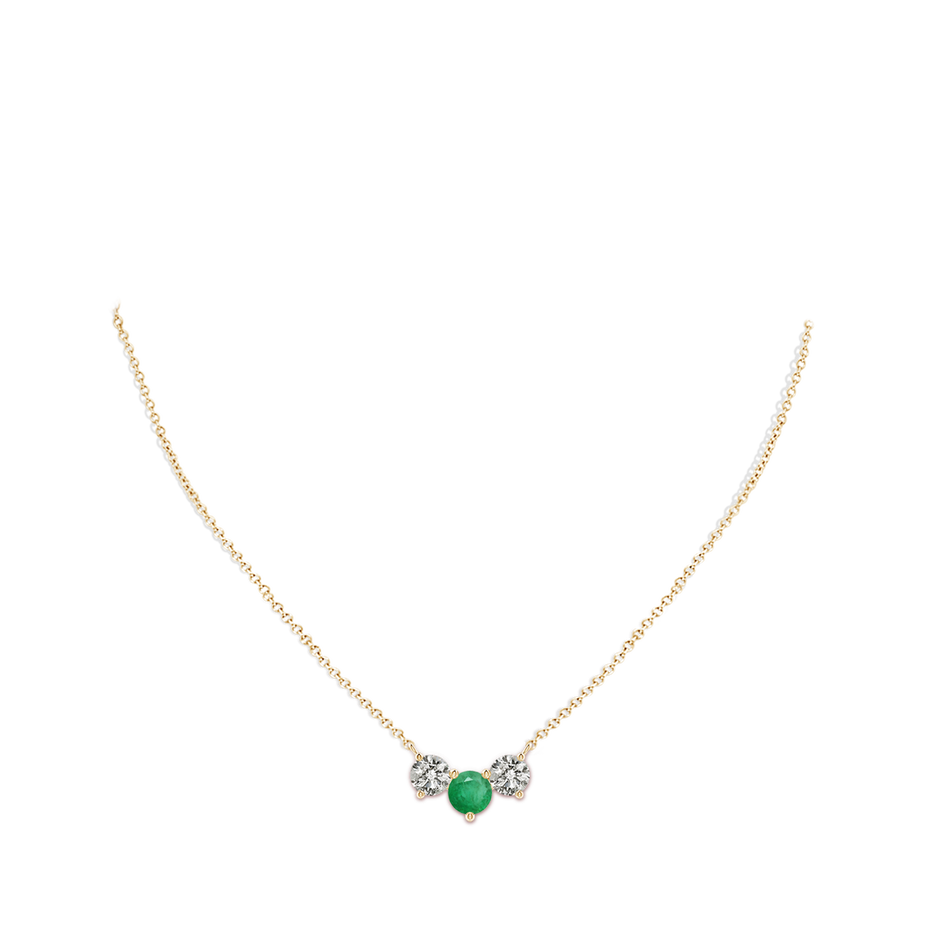 7mm A Classic Emerald and Diamond Necklace in Yellow Gold pen