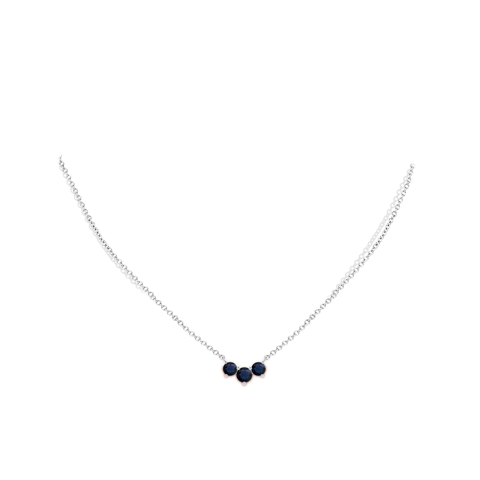 5mm A Classic Trio Sapphire Necklace in White Gold pen