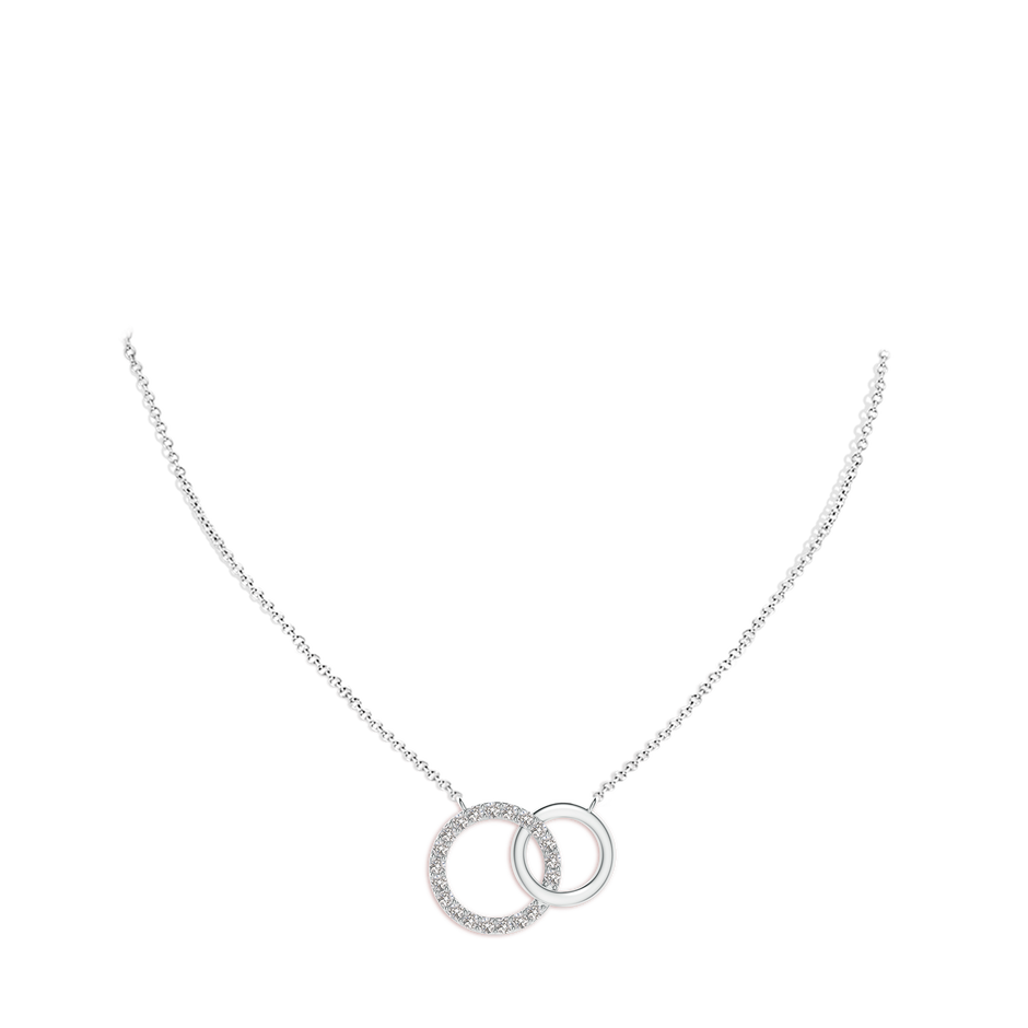 1.8mm IJI1I2 Interlocking Diamond Circle Necklace in White Gold pen