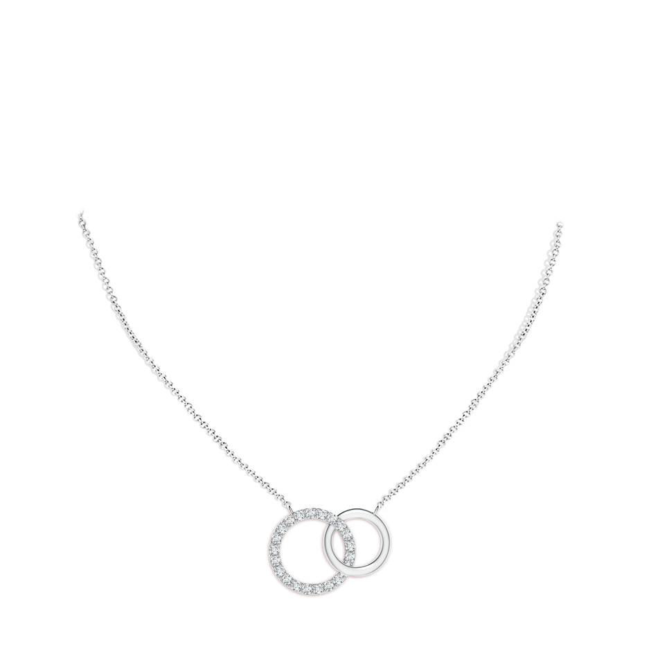 2.3mm GVS2 Interlocking Diamond Circle Necklace in White Gold pen